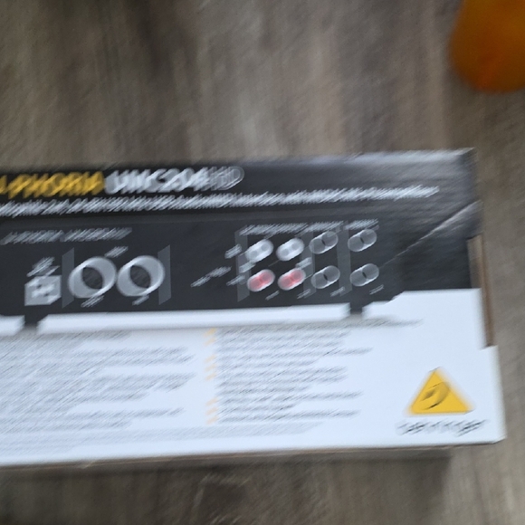 Behringer UMC204HD Audio Interface - Picture 9 of 11